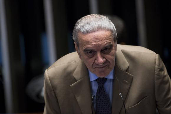 Belluzzo: “Lava Jato e Carne Fraca produziram 5 a 7 milhões de desempregados” Luiz Gonzaga Belluzzo afirma que o Brasil está caminhando para uma economia