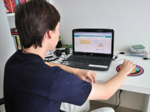 Em MS, 1/3 dos lares tem computador com internet, informa pesquisa Levantamento da FGV aponta que 30,72% dos domicílios em MS têm computador com acesso à internet. (Foto: Fernando Dias)