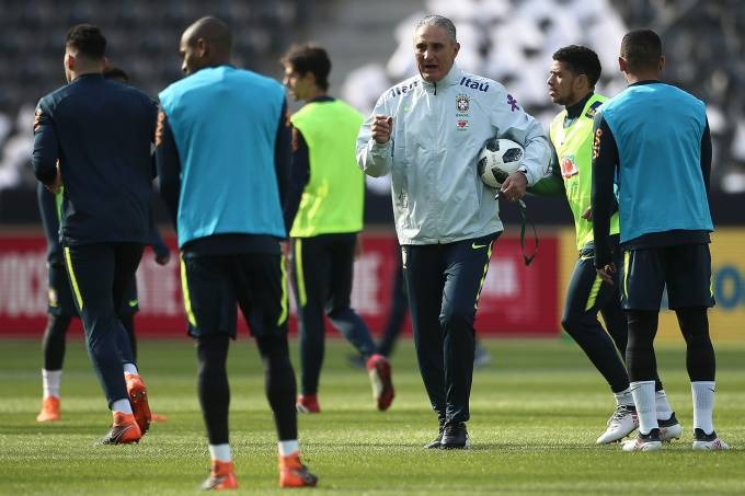 Alemanha x Brasil: como assistir, ao vivo, ao amistoso em Berlim Técnico Tite durante treino seleção brasileira em Berlim (Pedro Martins/Mowa Press)