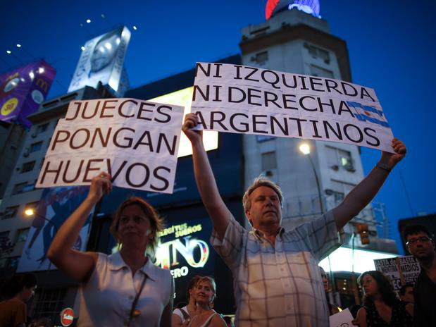 Panelaço reúne milhares contra governo argentino e mostra divisão do país
