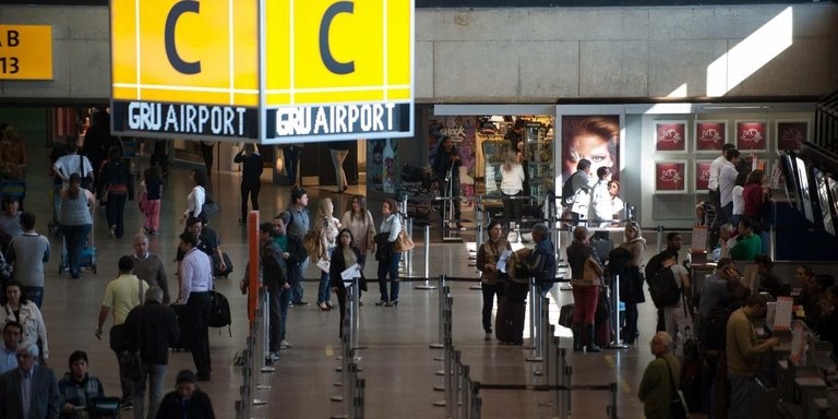 Receita Federal alerta cidadãos para "golpe do amor" Investigados usam perfis falsos nas redes sociais para atrair as vítimas aos aeroportos