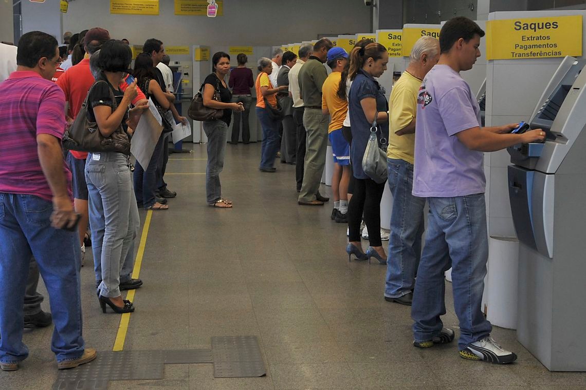 Agências bancárias só voltam a abrir na quarta-feira (6) às 12h Valter Campanato/Agência Brasil