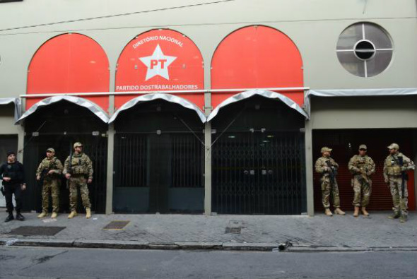 A Polícia Federal cumpriu mandado de busca e apreensão na sede nacional do Partido dos Trabalhadores por cerca de sete horas / Foto:  Rovena Rosa/Agência Brasil