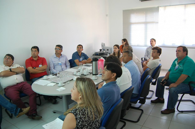 Parlamentares se reúnem com os promotores de justiça do município Nara Mendes e Luiz Eduardo Sant’Anna PinheiroFoto: Assessoria