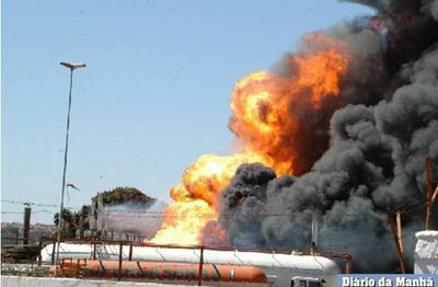 Explosão de caminhão-tanque mata 15 no México
