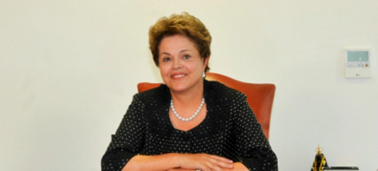 Dilma diz que pais devem incentivar filhos a ler e escrever