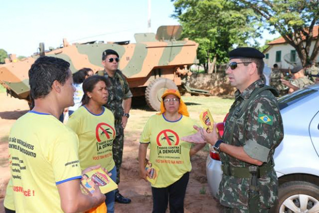 Militares de Amambai combatem focos do Aedes Aegypti em Juti A ação aconteceu no periodo de 7 a 9 de fevereiro Fotos: Assessoria/17º RC Mec