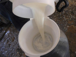 IBGE: seca faz produção nacional de mel cair 19% em 2012 IBGE: seca faz produção nacional de mel cair 19% em 2012