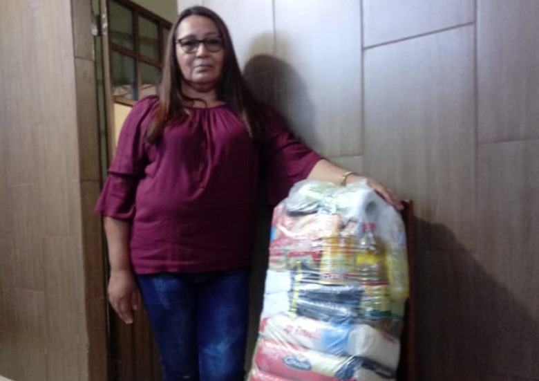 Sisem sorteia mensalmente cestas básicas entre filiados Ana Cândida Soares foi uma das sorteadas / Foto: Sisem