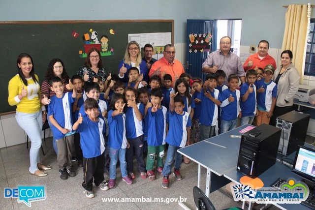 Rede Municipal de Ensino inicia entrega de 7 mil uniformes, em Amambai