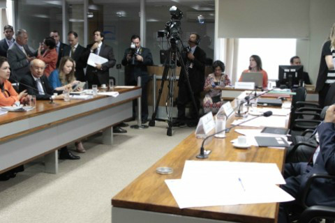 Acordo garante R$ 100 milhões para defesa agropecuária em 2014