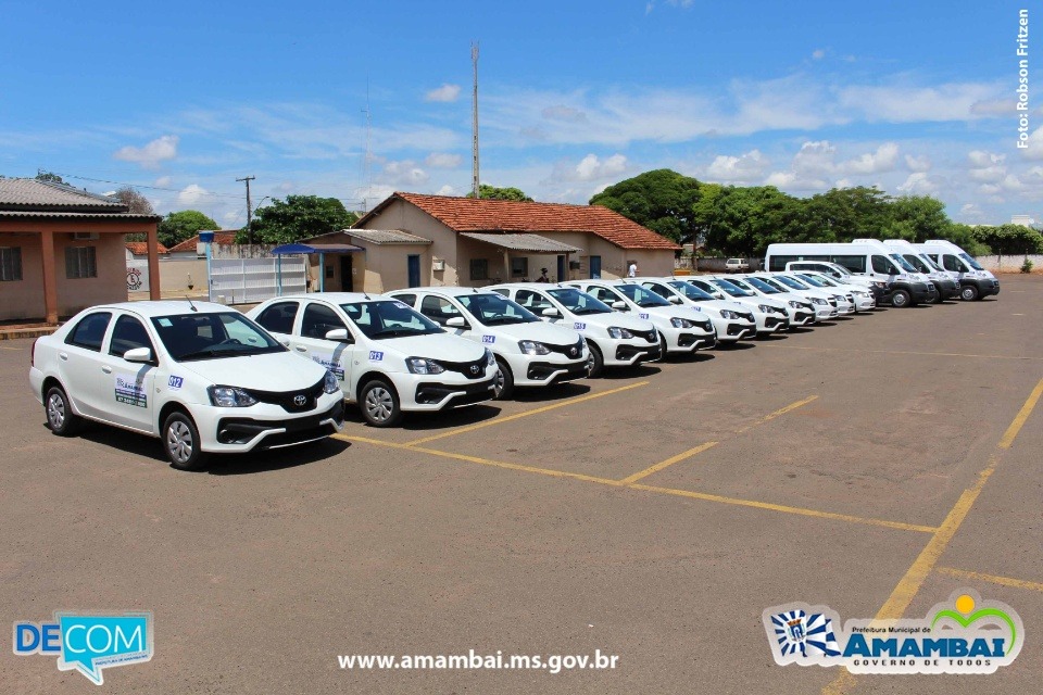 Prefeitura de Amambai faz Prestação de Contas em praça pública 16 novos veículos foram incorporados a frota da prefeitura