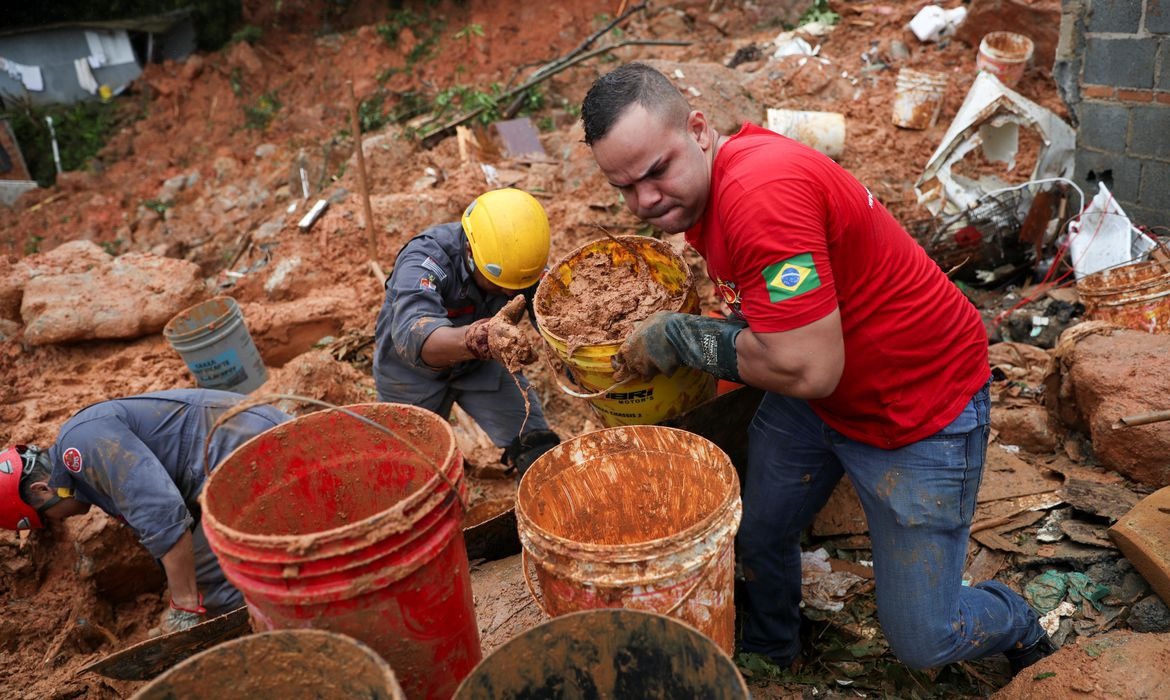 Sobe para 16 o número de mortos após fortes chuvas na Baixada Santista Amanda Perobelli/Reuters/Direito reservados