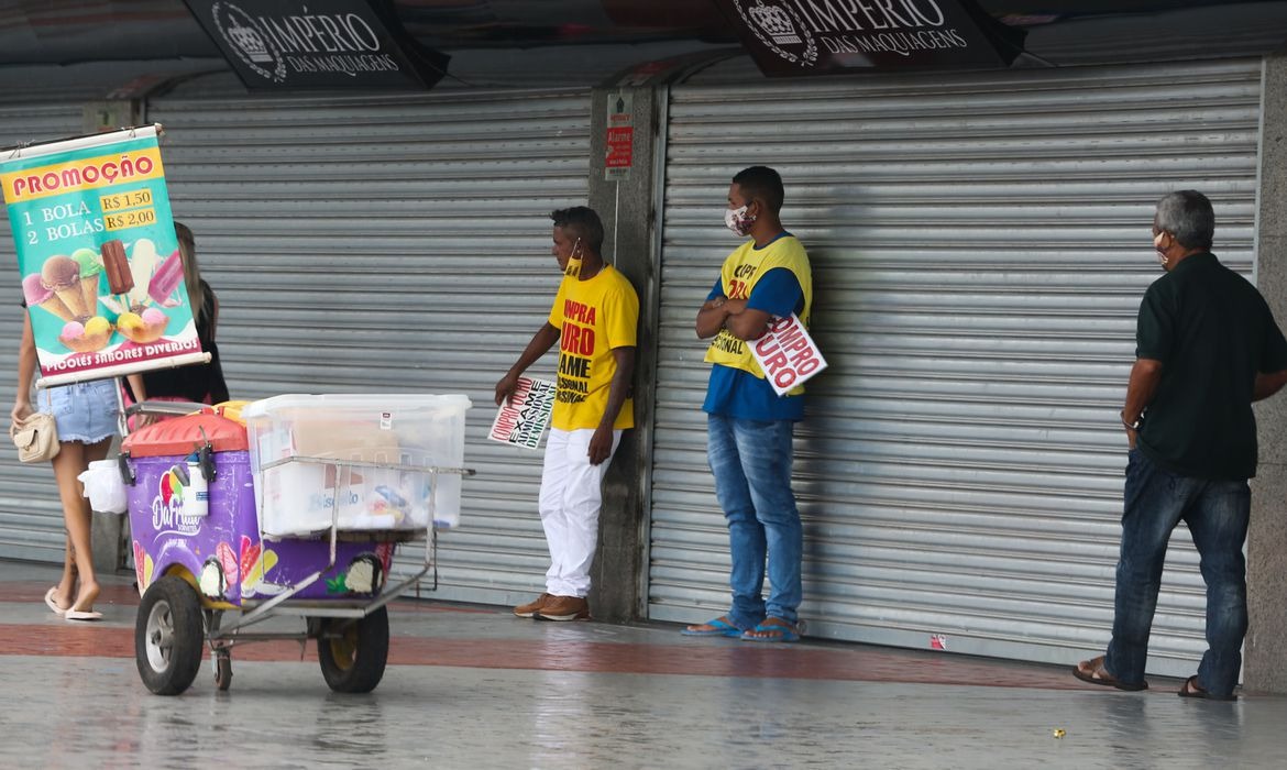 Covid-19: Brasil bate recorde com quase 2 mil mortes em 24 horas Foto: Agência Brasil