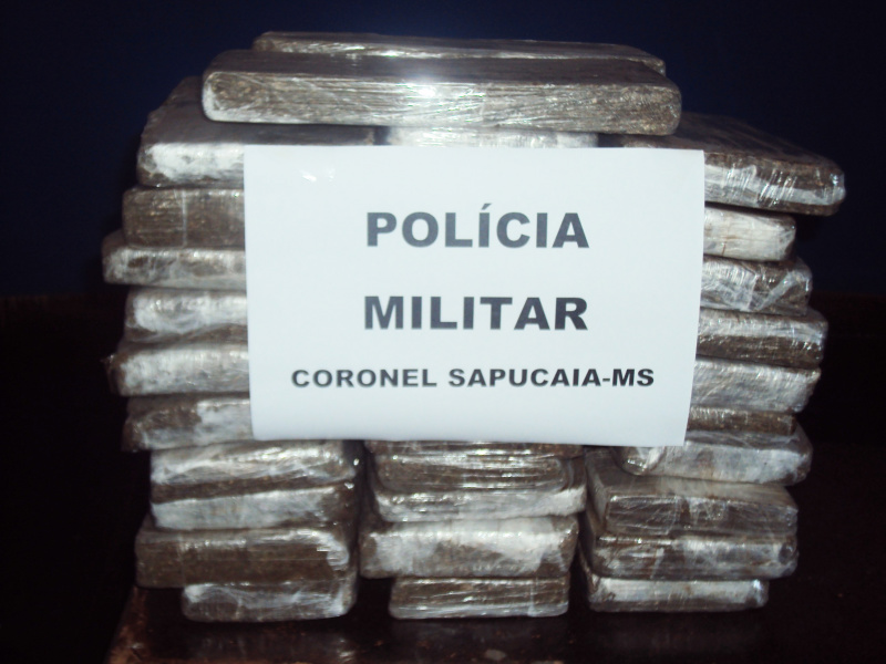 Mulher é presa e adolescente é apreendida por tráfico de drogas em Cel. Sapucaia