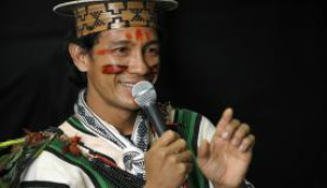 O líder indígena Benki Ashaninka, do Acre, chamou a todos para mudar o olhar sobre a população indígena, sua cultura e relação com a natureza / Foto: Fernando Frazão