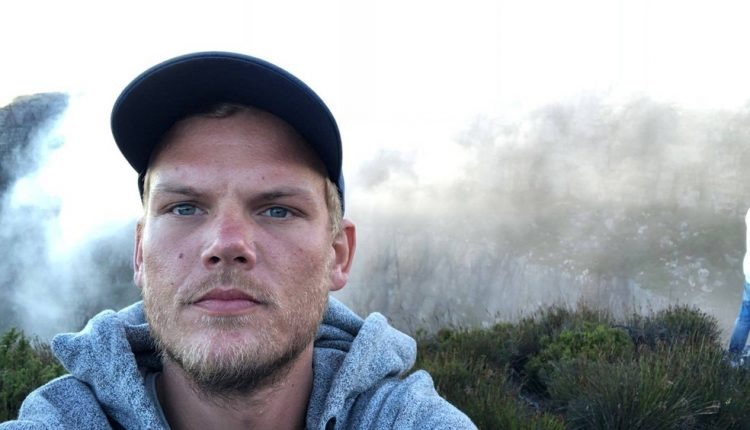 ‘Ele queria encontrar a paz’, diz em comunicado família do DJ Avicii DJ e procutor sueco Avicci foi encontrado morto no dia 20 de abril. (Foto: Reprodução/Facebook)