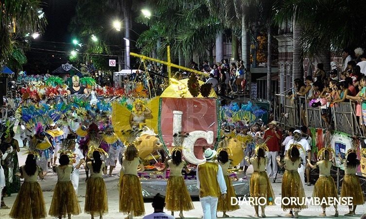Cinco escolas de samba desfilam em Corumbá na noite deste domingo Hoje (03) se apresentam cinco escolas de samba na Avenida General Rondon