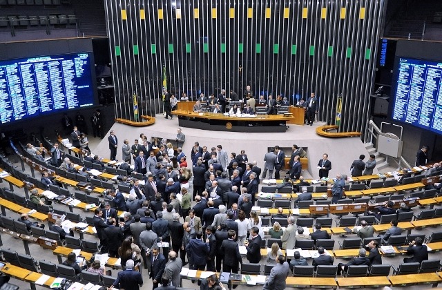 Congresso Nacional enfrenta reforma política após recesso parlamentar Plenário da Câmara