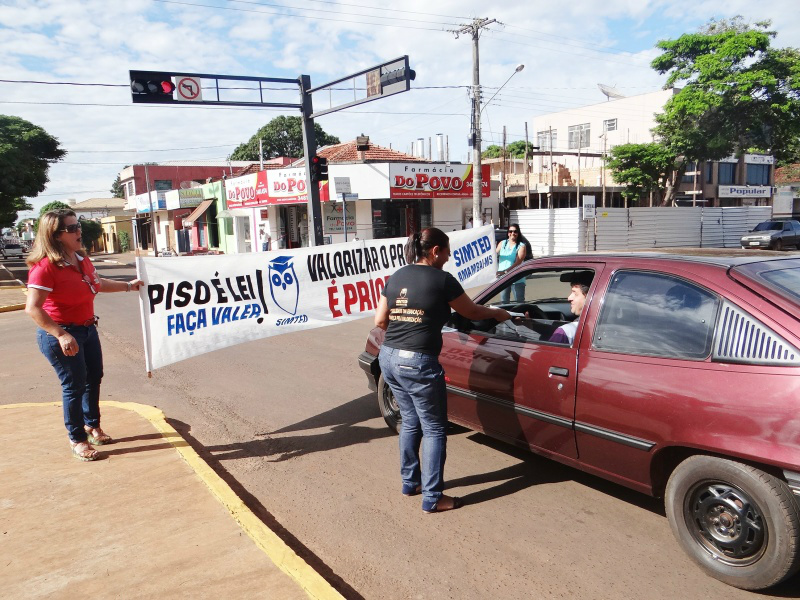 Professores da rede municipal e estadual de ensino estiveram protestando / Foto: Moreira Produção