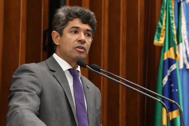 Deputado Rinaldo pede melhorias para Amambai Deputado Professor Rinaldo (PSDB)