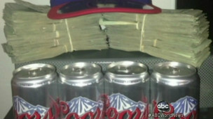 Supostos criminosos exibiram ainda cédulas de dinheiro e cervejas compradas com dinheiro dos saques