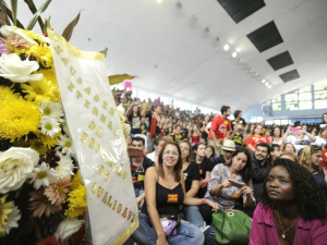Professores municipais do Rio fazem enterro simbólico da educação