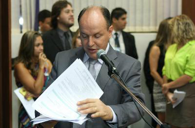 Comissão aprova projeto que proíbe armas de brinquedo Proposta foi apresentada nesta quarta-feira pelo deputado Junior Mochi.