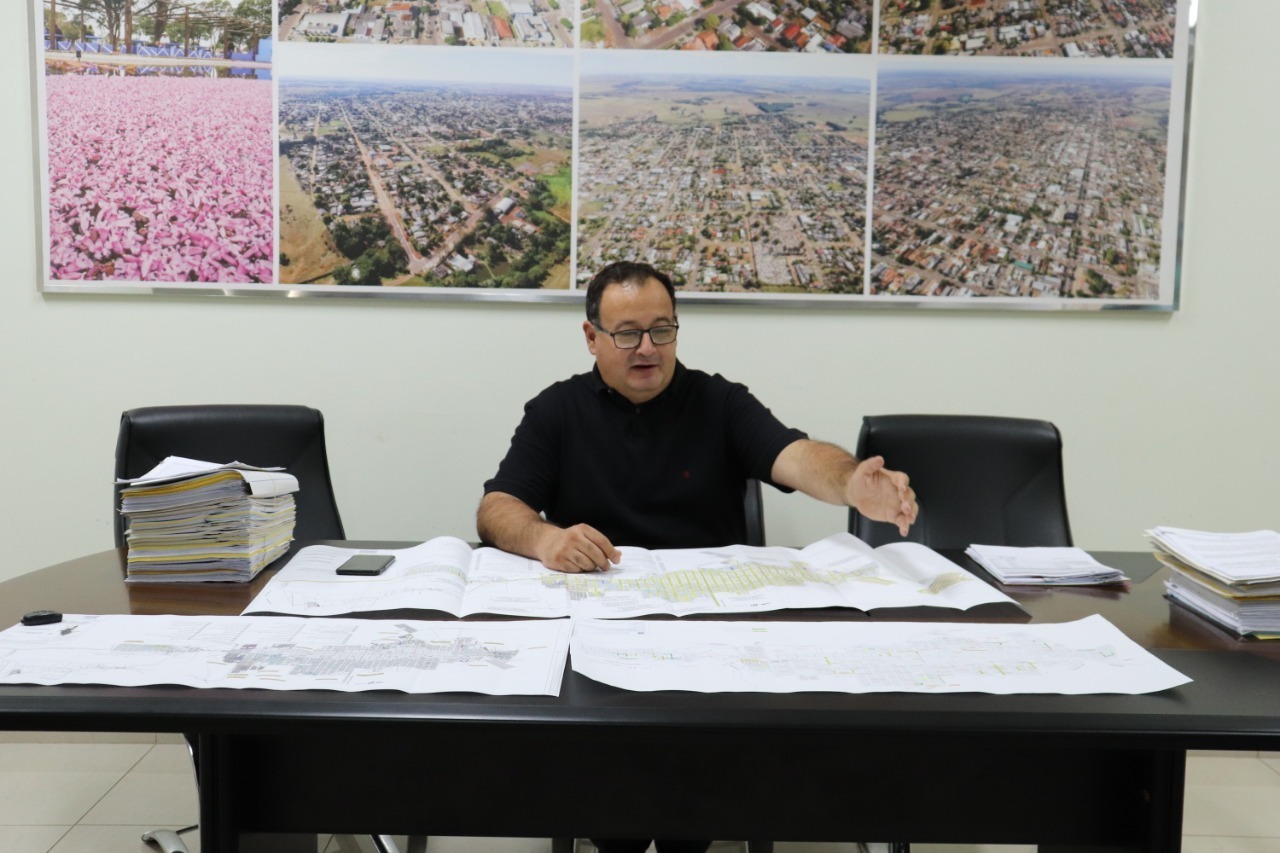 Prefeito de Amambai participa da assinatura de convênios em ato do Governo Foto: Prefeitura de Amambai