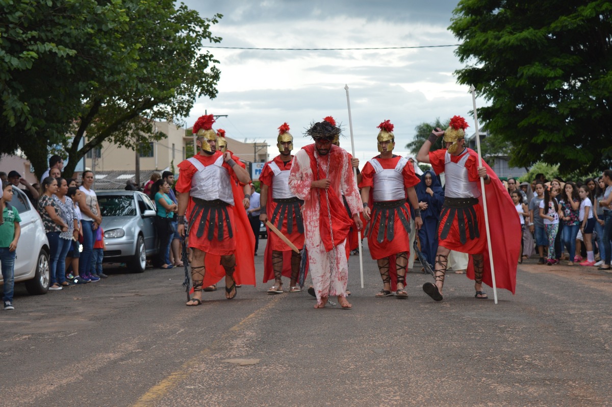 A encenação é um dos momentos mais aguardados da Semana Santa em Amambai