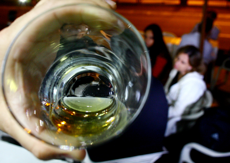 Pena pode aumentar para quem vender bebida alcoólica para menor
