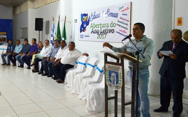 O secretário interino de Educação, professor Richard Coradini.