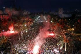 Festa do título do Barcelona tem tumulto, feridos e presos