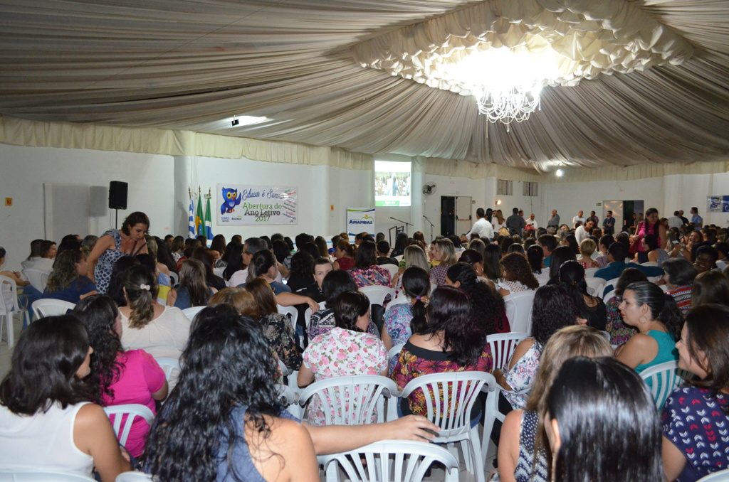 Trabalhadores da Educação da Reme reuniram-se no salão do Centro de Eventos.