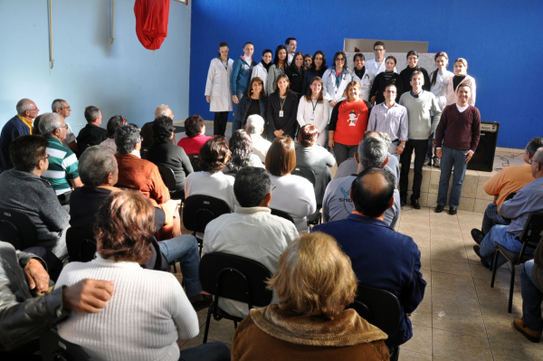 Prefeitura realizou projeto Fortalecendo Vínculos Projeto Fortalecendo Vínculos para pessoas idosas contou com a colaboração dos acadêmicos da UFGD
