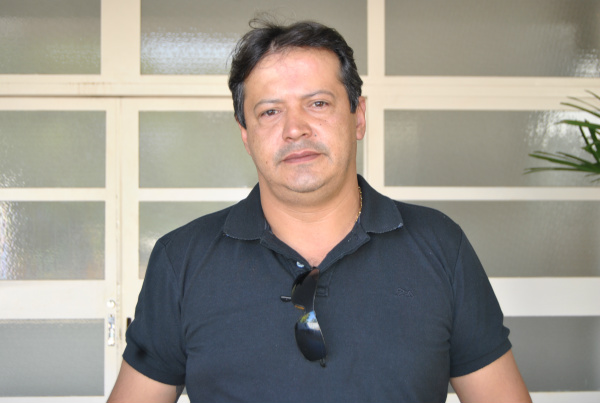 O técnico em radioalogia, Mauro Jordão é funcionaário do hospital e pede esclarecimentos  quanto ao  atraso de saláiosFoto: Moreira Produções