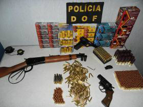 Foto: Dourados NewsArmas e munições foram entregues para a Polícia Federal