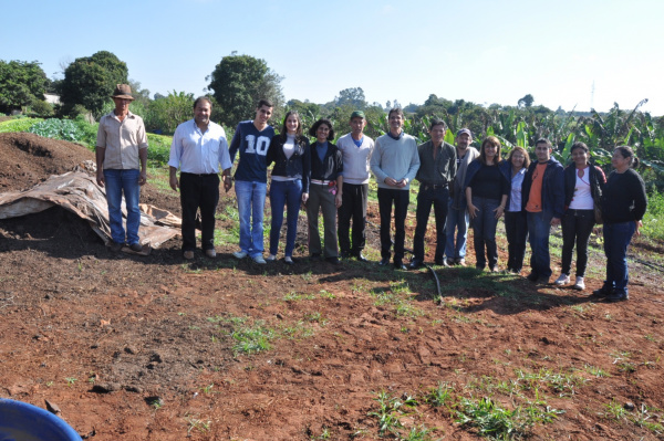 Curso de Horta Comunitária é desenvolvido pela Prefeitura em Amambai Curso de Horta Comunitária foi desenvolvido pela prefeitura de Amambai.