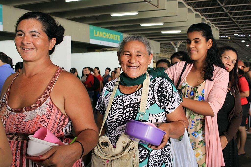 Com militantes de todos os Estados, começa o 1º Encontro de Mulheres do MST Cerca de 3,5 mil mulheres sem-terra estão em Brasília para o Encontro / Foto: Manuela Martinoya