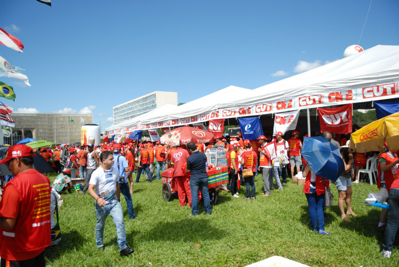 Greve Nacional termina com ato em frente ao Palácio do Planalto, em Brasília