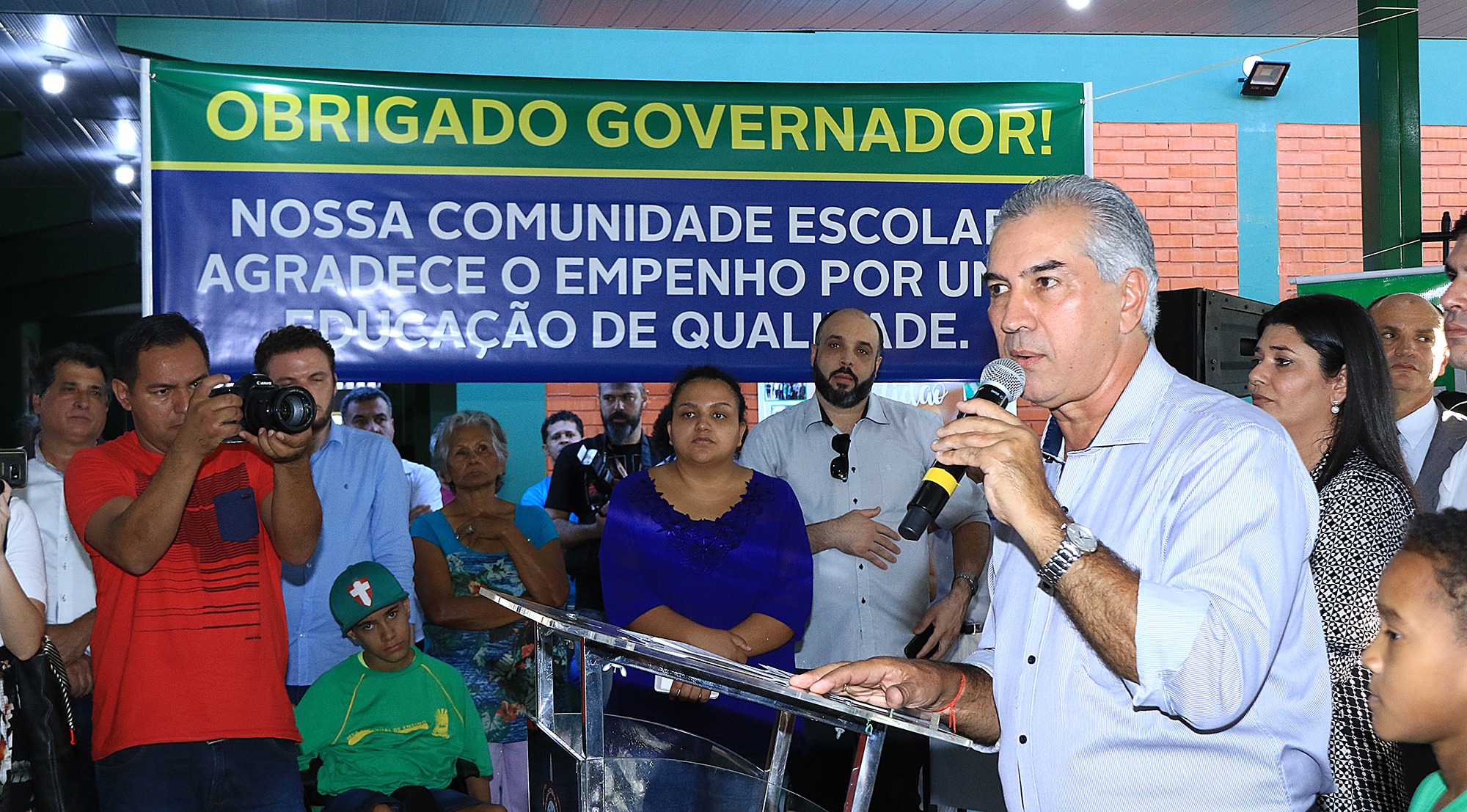 Reinaldo Azambuja completa 100 dias de governo com medidas de austeridade Governador Reinaldo Azambuja durante inauguração de escola em Campo Grande.