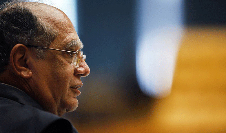 Gilmar Mendes trava decisão sobre doações privadas, que fica para o pós-eleições Gilmar Mendes trava decisão sobre doações privadas, que fica para o pós-eleições