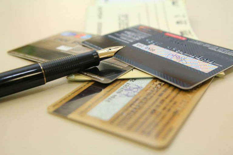 Pagamento eletrônico cresce enquanto cai uso de cheque Pagamento eletrônico cresce enquanto cai uso de cheque