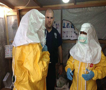 Médicos prontos para tratar pacientes. Foto: OMS/T. Jasarevic