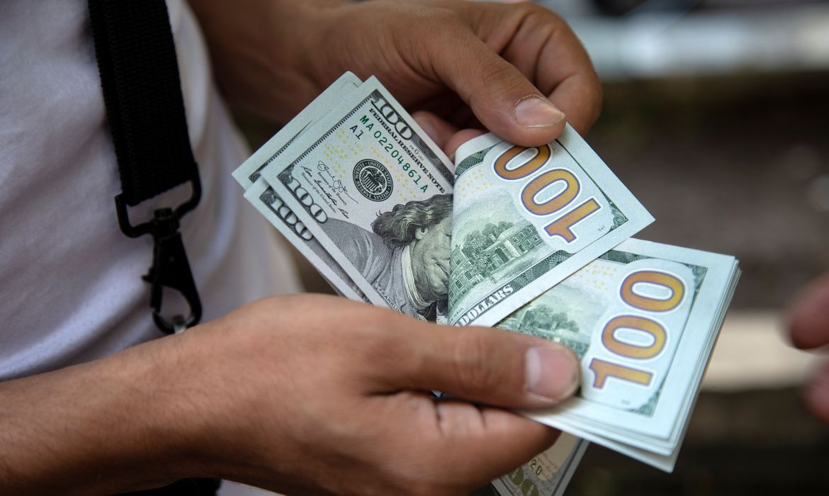 Dólar cai para R$ 5,54 e fecha no menor nível em duas semanas Foto: Agência Brasil