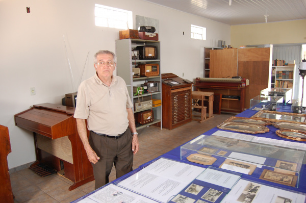O adminstrador e responsável pelo museu de Amambai, Almiro Pinto Sobrinho. Foto: Moreira Produções.