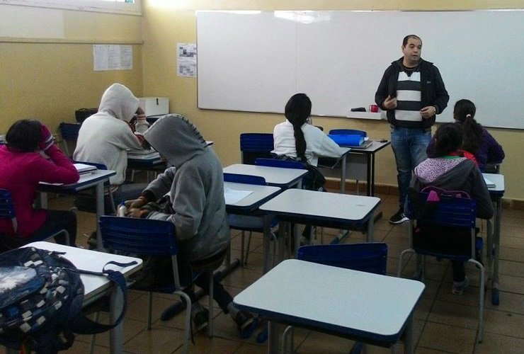 Piadas podem ser aliadas nas aulas de Português, mostra pesquisa da UEMS