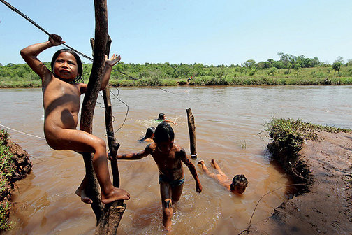 Visão medieval de antropólogos deixa índios na penúria Visão medieval de antropólogos deixa índios na penúria