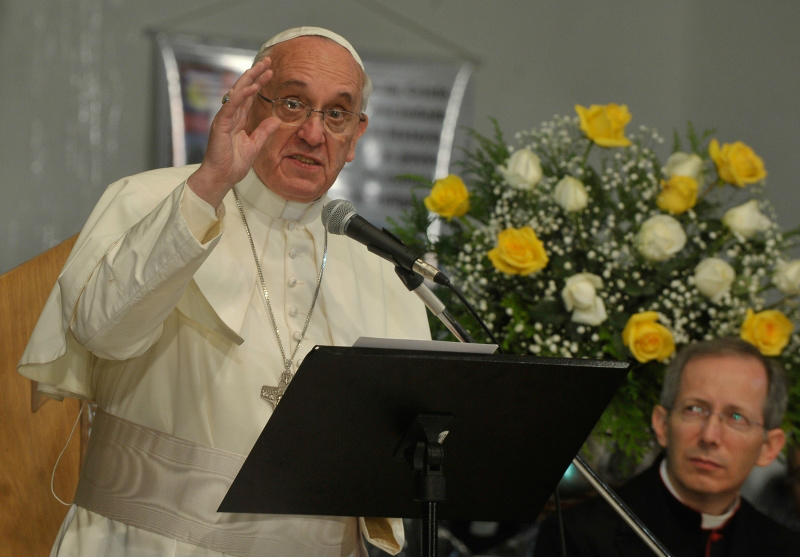 Papa Francisco critica hipocrisia dos religiosos que "vivem como ricos"