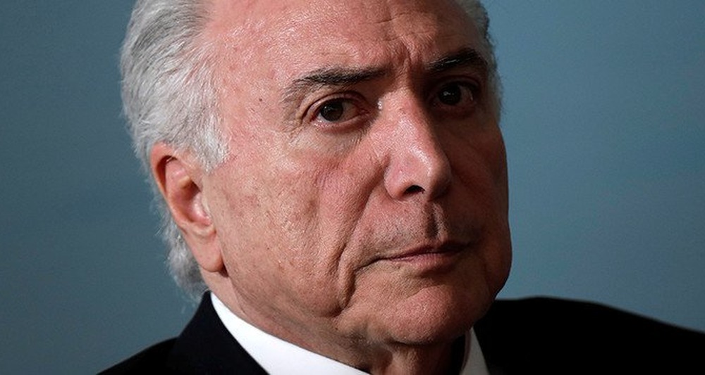 Encurralado após prisão de operadores, Temer convoca advogado
